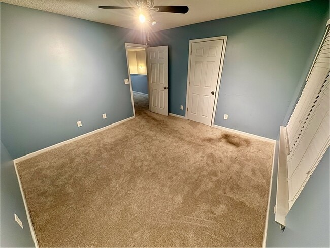 Building Photo - 322 Clover Brook Dr