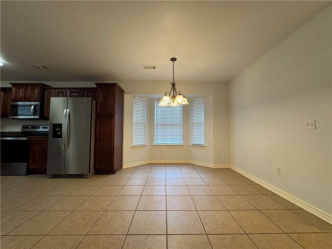 Building Photo - 3905 W Amour Dr