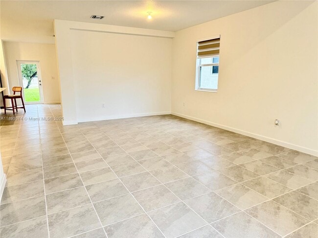 Building Photo - 2760 SE 23rd Ave