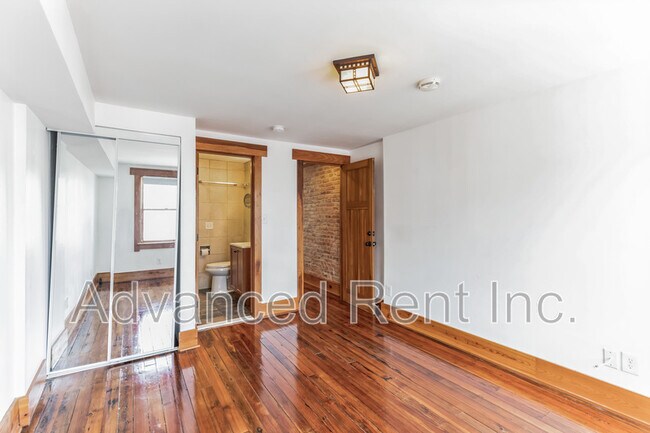 Building Photo - 2802 E Fairmount Ave