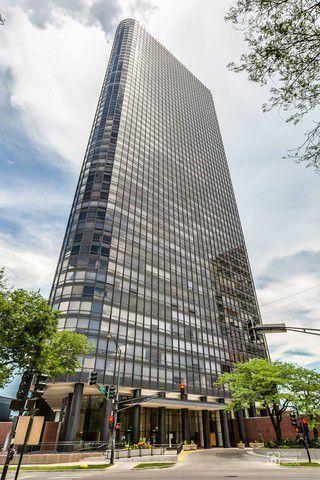 Park Tower Condos - 5415 Sheridan N Rd