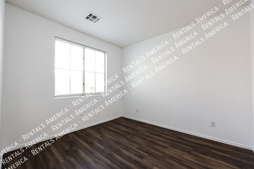 Building Photo - 10417 W Windsor Ave