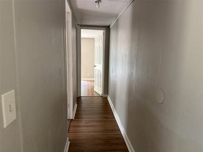 Building Photo - 10779 Doe Hill Dr