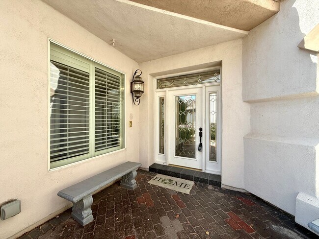 Building Photo - Grand 3 bedroom home with lake and golf course views located in Resort Villas ready to be your pa...