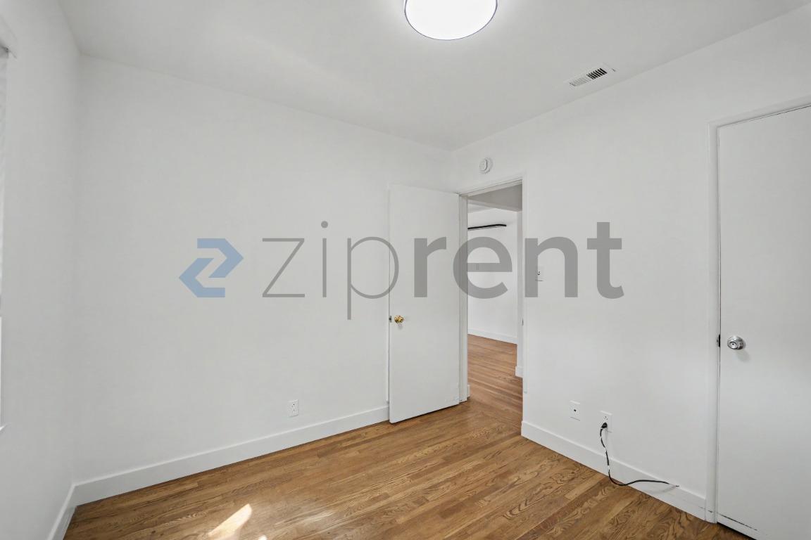 Building Photo - Unit