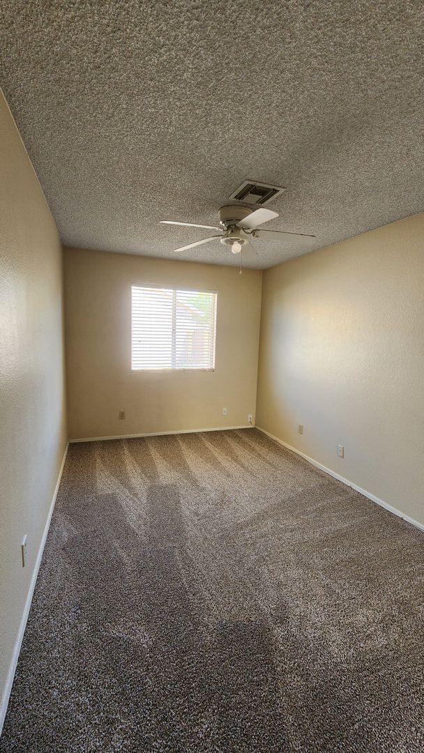 Building Photo - 4 bedroom, 2 bath Chandler Home