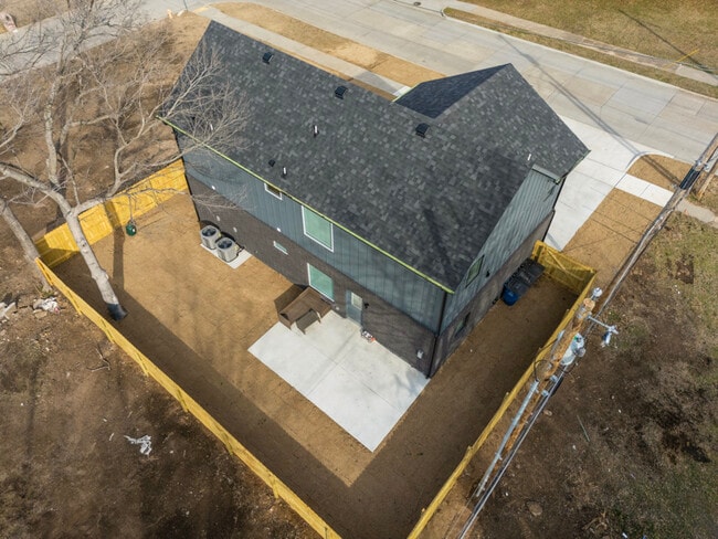 Building Photo - 1532 N Madison Ave