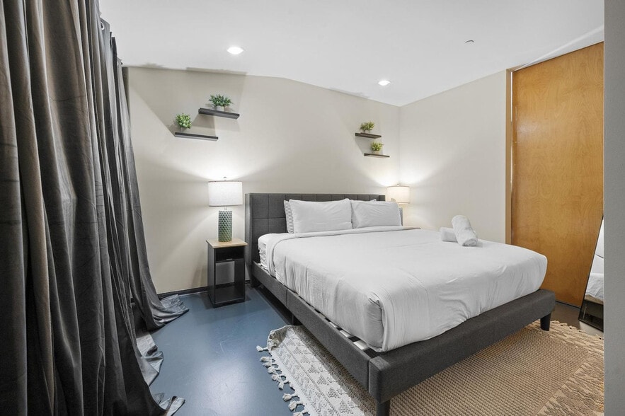 Building Photo - 160 E Berkeley St