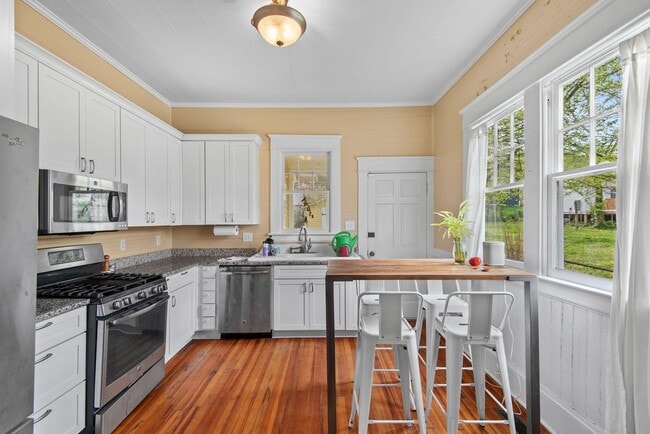 Building Photo - Gorgeous Home in Durham!