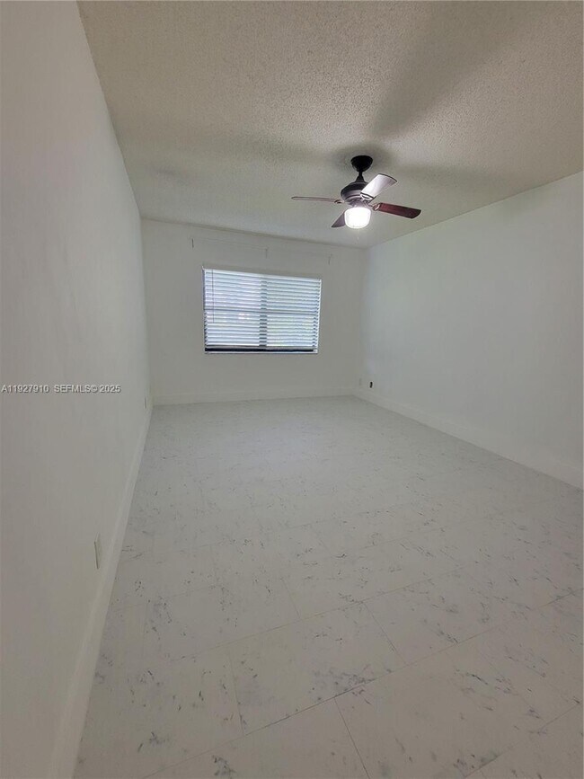 Building Photo - 8290 Lake Dr