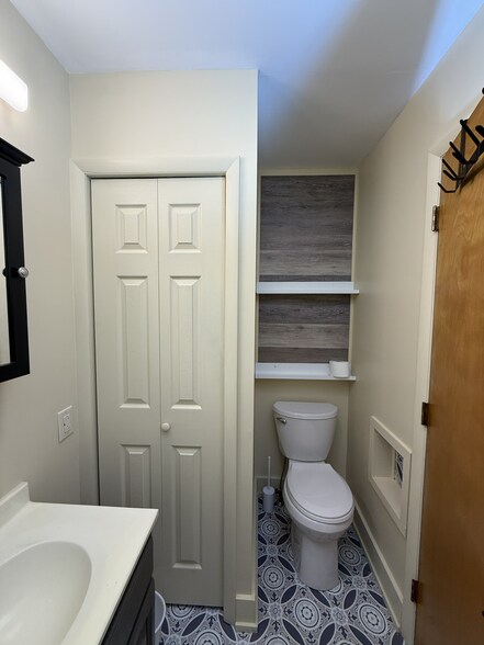 Building Photo - 147 S Main St