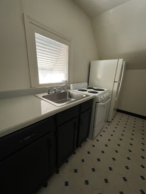 Building Photo - 983 Nathaniel Rd