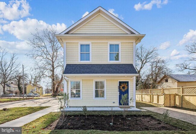 Building Photo - 607 North St