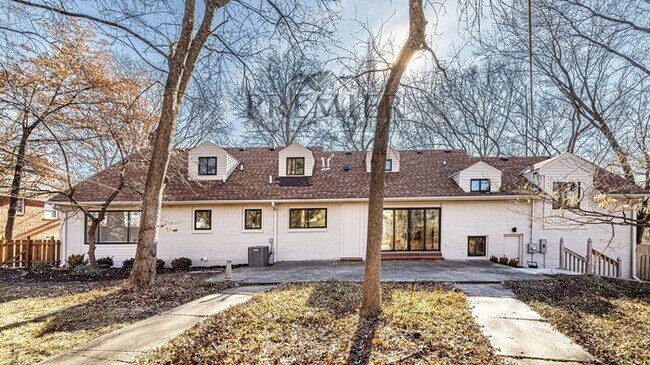 Building Photo - Stunning Remodeled 4 bedroom / 4 bath-2026...
