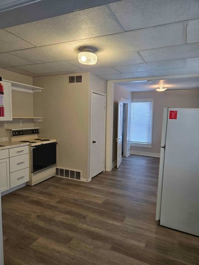 Building Photo - 2123 4th St