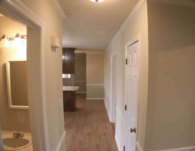 Building Photo - Lovely 5 bedroom, 2 bathroom brick home in Reidsville