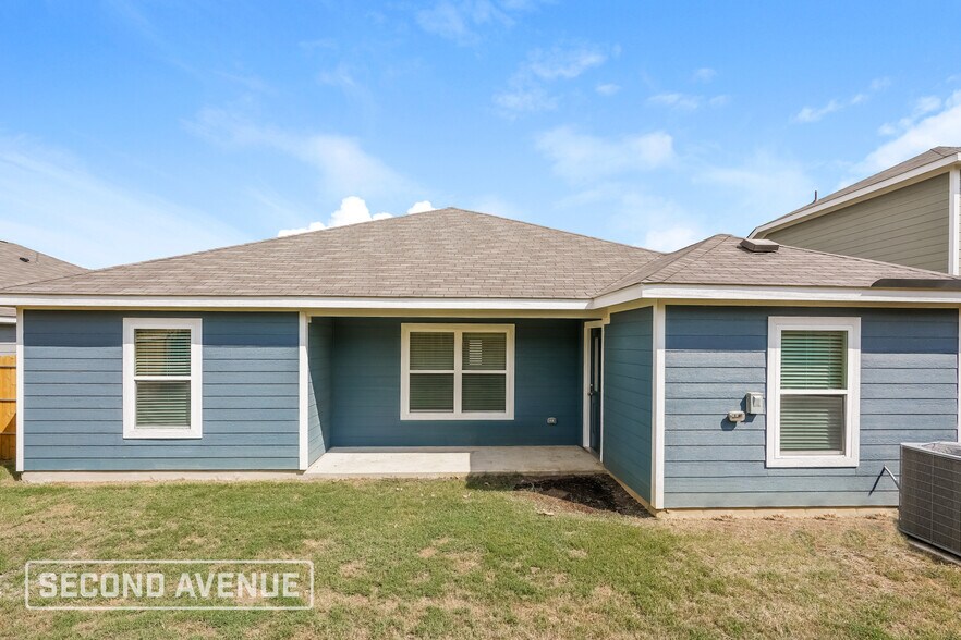 Building Photo - 1321 Woodwinds Dr