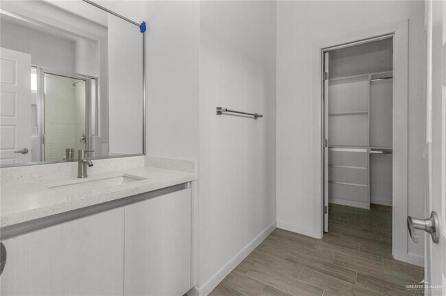 Building Photo - 304 W Campeche Ave