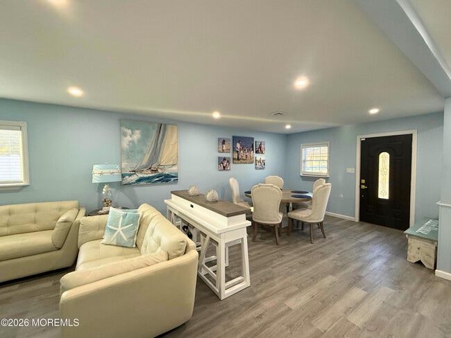 Building Photo - 170 Cherry Quay Rd