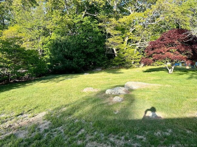 Building Photo - 424 Pequot Ave