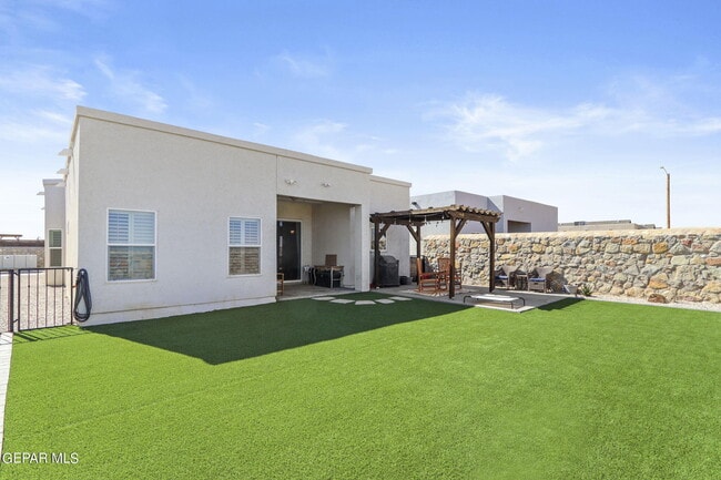 Building Photo - 2332 Tierra Delmonte Dr