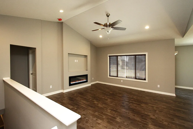 Building Photo - 5 Bedroom and 3 Bathroom House available J...