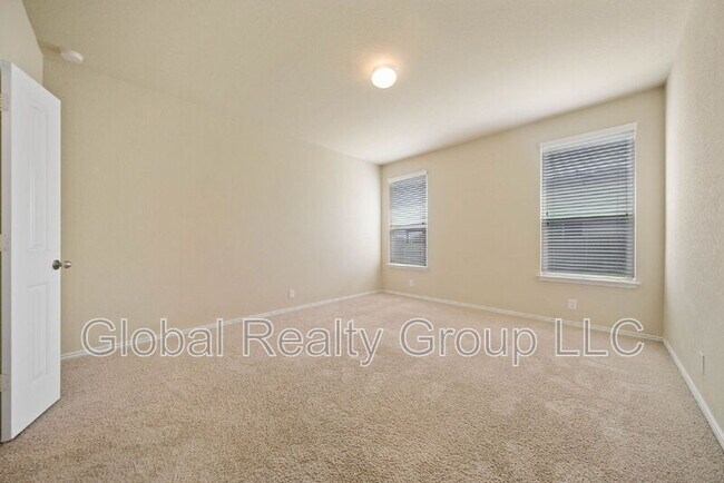 Building Photo - 437 Kings Way
