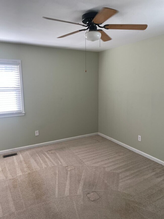 Building Photo - 1400 Vestal Rd