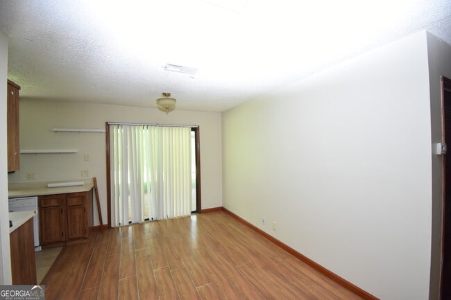 Building Photo - 102 Yorktown Rd