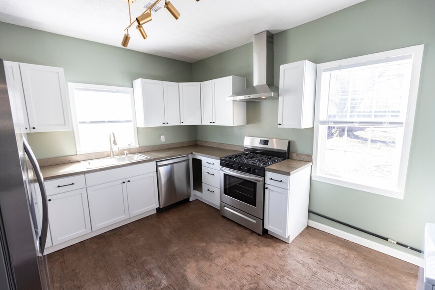 Building Photo - 304 Quigley St