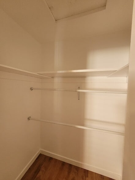 Building Photo - 305 N Palm Ave