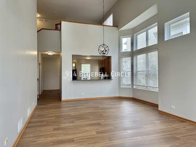 Building Photo - 914 Bluebell Cir