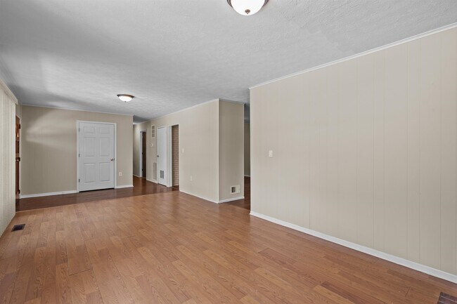 Building Photo - 253 Cowry Rd
