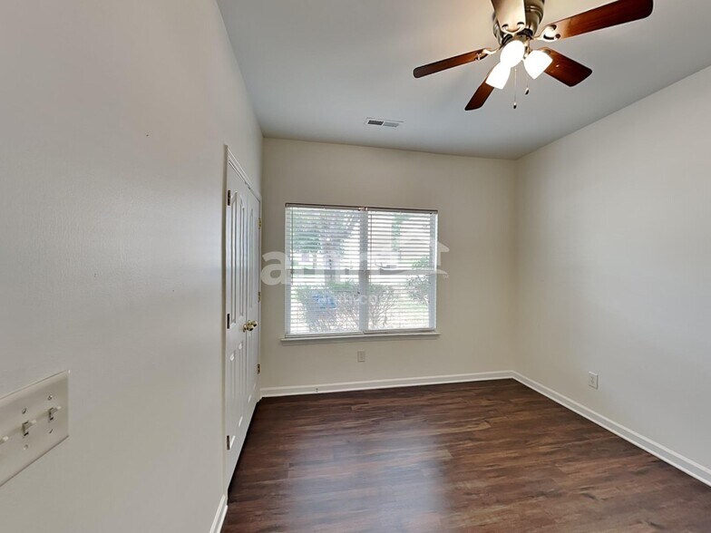 Building Photo - 7423 Mary Jo Helms Dr