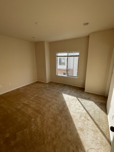 Building Photo - 3155 E 104th Ave