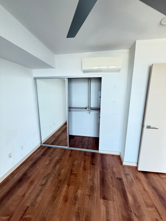 Building Photo - Luxury High-Floor 2BR/2BA Condo with Ocean...