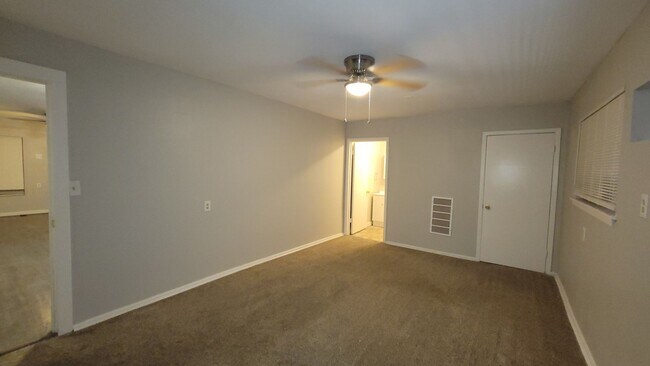 Building Photo - Recently remodeled 2 Bedroom 2 Bathroom