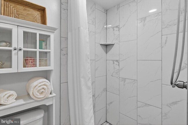 Building Photo - 462 Worthington Rd