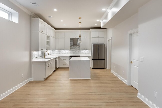 Building Photo - 265 Trunk St NE