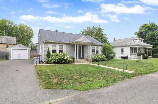 Primary Photo - 15 Mathewson St