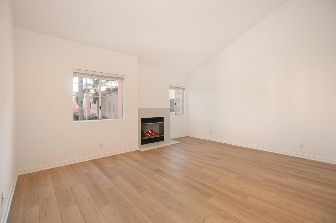 Building Photo - 5200 White Oak Ave