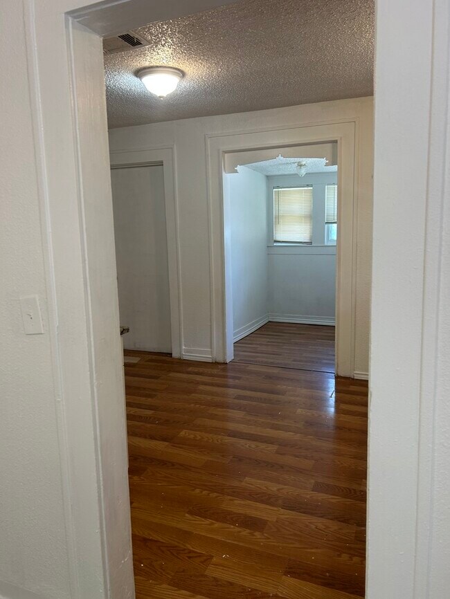 Building Photo - 3 bedroom house in Fort Worth for rent.