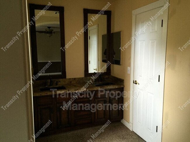 Building Photo - 5118 E Adobe St