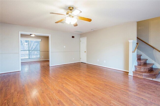 Building Photo - 1010 Laurelleaf Dr