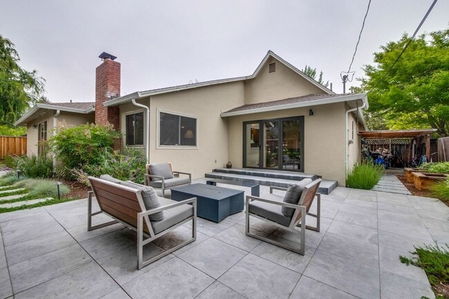 Building Photo - Amazing Midtown Home on a Quiet Cul-de-sac.