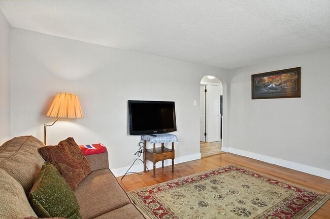 Building Photo - 1118 Boston Rd