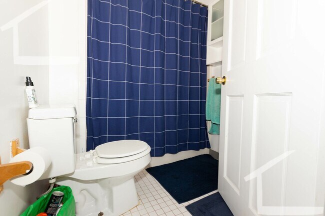 Building Photo - Really nice 4 bed in Allston.....Don't miss out!!