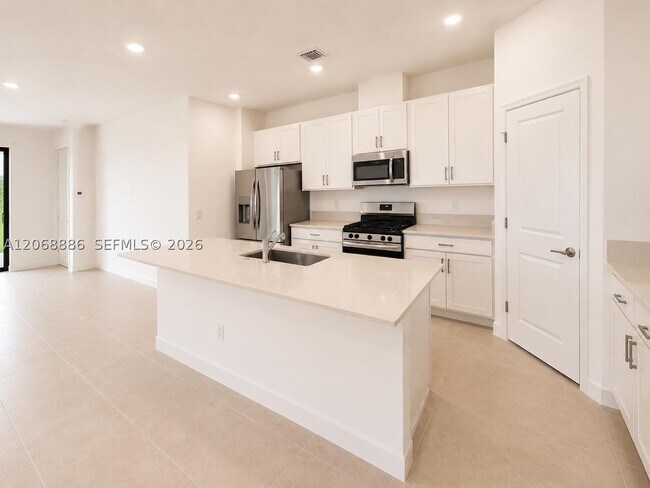 Building Photo - 10699 Wilgrove 10699