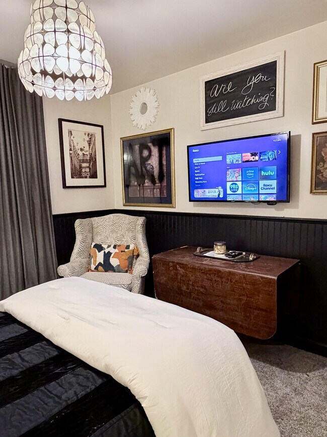 Building Photo - 1044 Hummingbird Ln