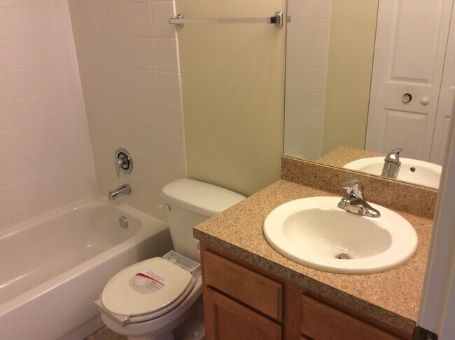 Building Photo - 5950 Oakwood Dr